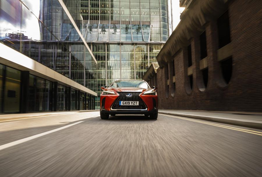  Lexus UX250h F-Sport 2019 года  (UK) (фото 34 из 40)